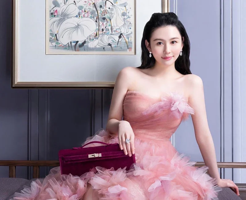 Modern Beauty Trends: The Rise of the 'Ideal' Lifestyle Hot Girl