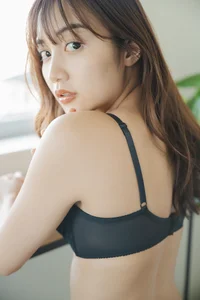 Stunning Beachside Portraits of Hikari Kuroki: Capturing the Essence of Summer and Coastal Beauty in Every Shot - image 2