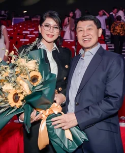 Former Flight Attendant's Fairytale Marriage to a Billionaire Husband - image 2