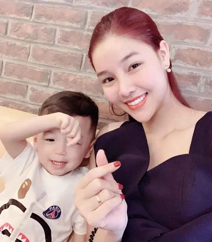 Nguyen Ky Han Defends Husband Mac Hong Quan Against Child Support Allegations in Viral Livestream