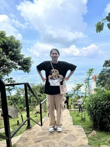 Swimming Legend Anh Vien Stuns Fans with New Fashion Transformation and Confidence - image 0