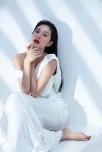 Thuy Tien Shines Bright Without a Crown Alongside Fellow Beauty Queens - image 11
