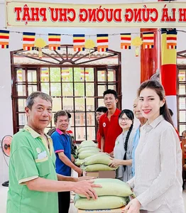 Thuy Tien Shines Bright Without a Crown Alongside Fellow Beauty Queens - image 2