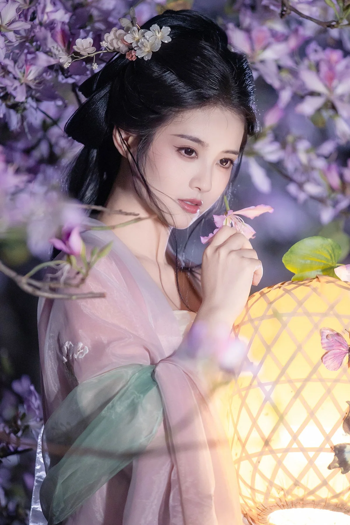 A Dreamy Floral Escape With San Ye Jiang Jiang