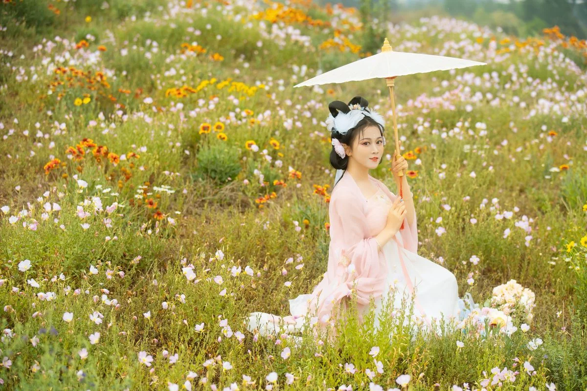 Modern Aesthetics in YiTuYu Art Language Vol.4812 Featuring Shi Er