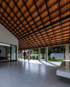 Stunning Traditional Tile-Roof House Featured in US Media - image 10