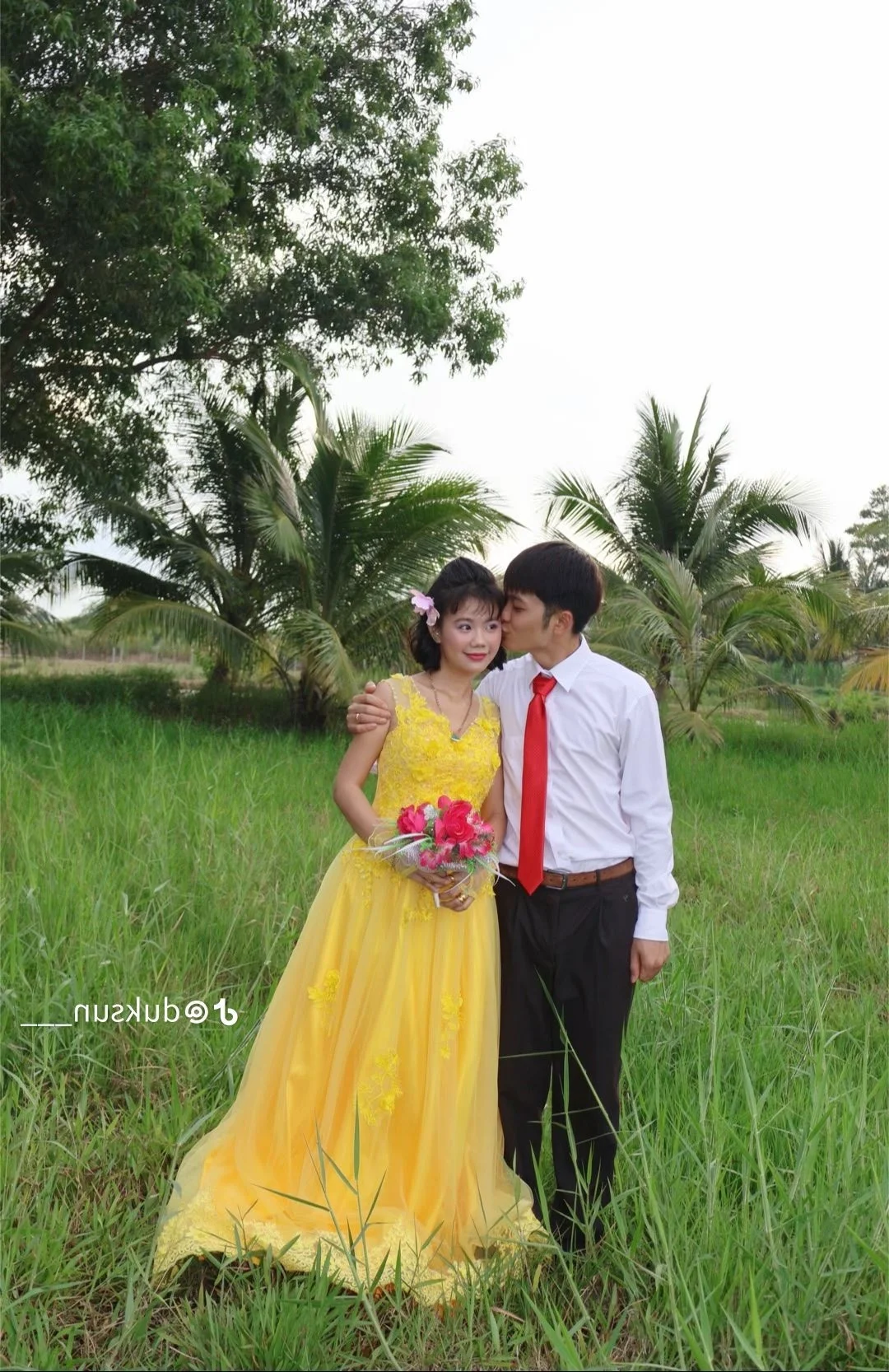 TikToker Thao Da Ua Shares Nostalgic 90s Style Wedding Photos