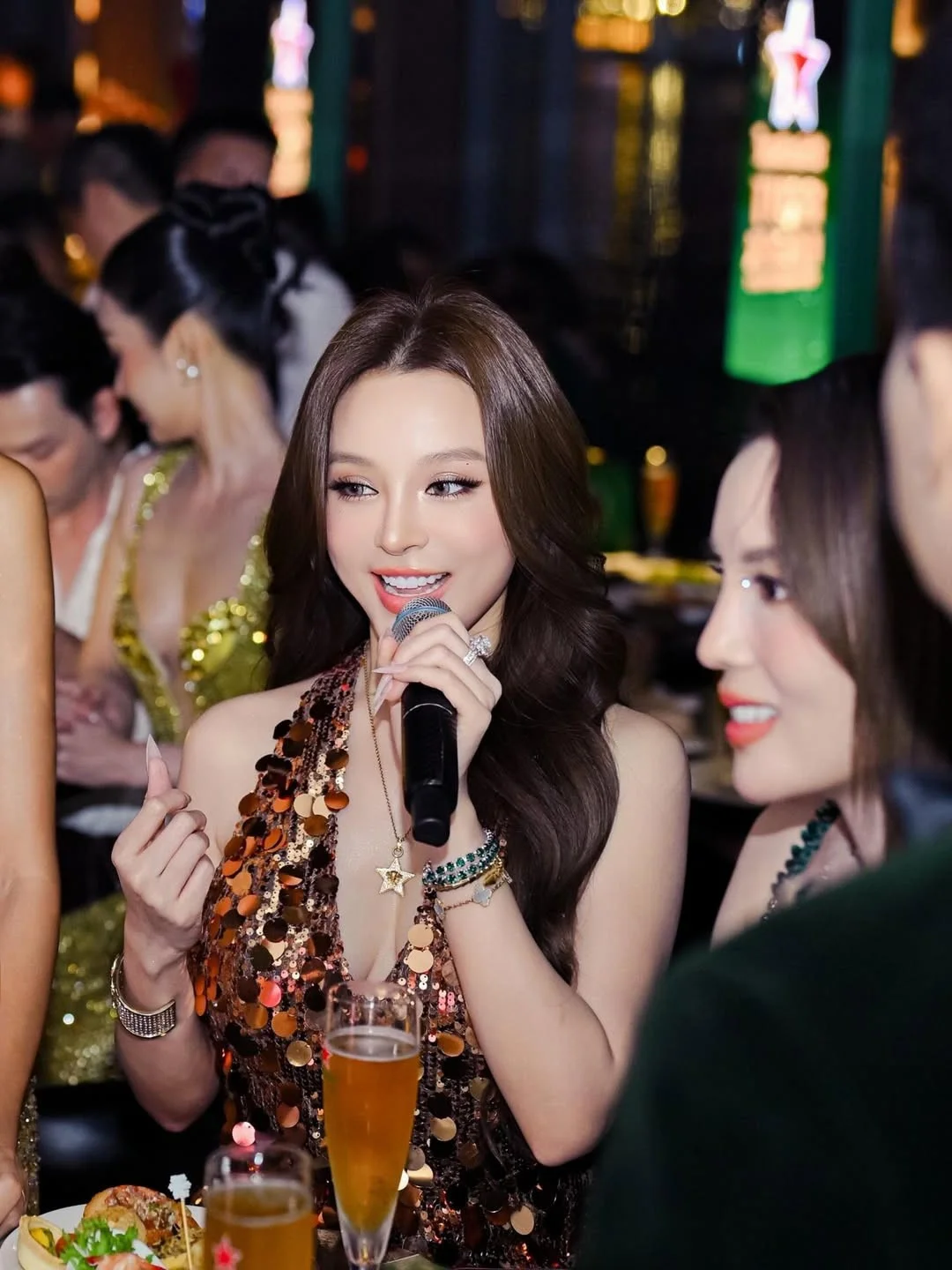 Huyen Baby Redefines Red Carpet Elegance in a Stunning Shimmering Evening Gown