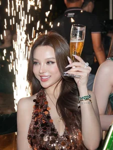 Huyen Baby Redefines Red Carpet Elegance in a Stunning Shimmering Evening Gown - image 5