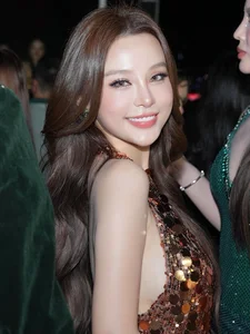 Huyen Baby Redefines Red Carpet Elegance in a Stunning Shimmering Evening Gown - image 4