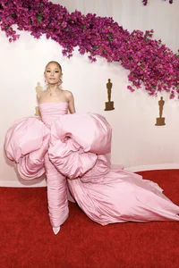 Oscars 2024 Red Carpet: Stunning Looks from Zendaya, Ariana Grande, and Emma Stone - image 0
