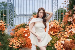 Huyen Lizzie’s Vacation Style: Chic and Short Dress Inspiration for Travel - image 2