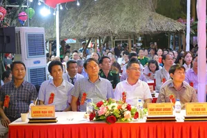 Thousands of Lanterns Illuminate the Tinh Khe Coconut Forest Night - image 10