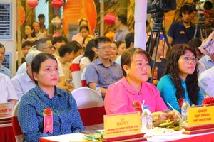 Thousands of Lanterns Illuminate the Tinh Khe Coconut Forest Night - image 13