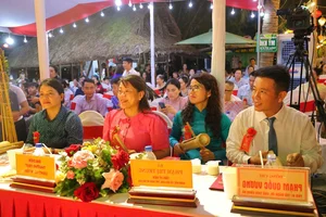 Thousands of Lanterns Illuminate the Tinh Khe Coconut Forest Night - image 9