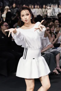 Vietnamese Celeb News: Minh Tu Health Concerns and Ngoc Huyen Controversy - image 7