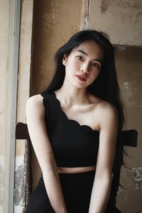 Vietnamese Celeb News: Minh Tu Health Concerns and Ngoc Huyen Controversy - image 28