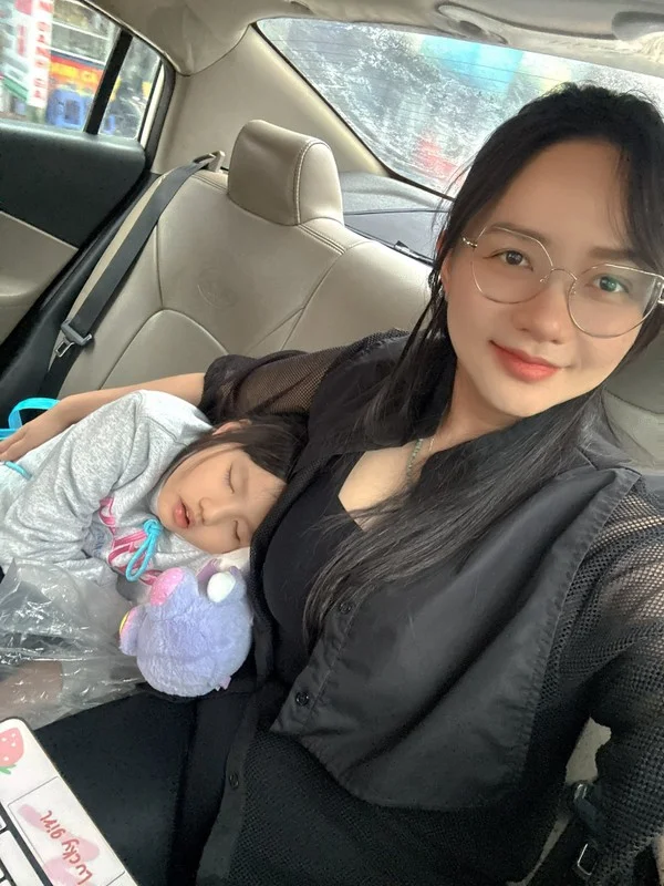 Lam Bao Chau and Le Quyen Share Sweet Romantic Moments Online
