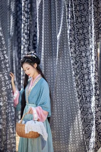 YiTuYu Art Language Vol.8088: Artistic Portraits of Miao Zi in 24 High-Quality Images - image 8