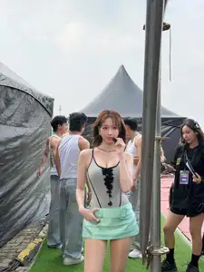 Min Ignites Waterbomb: Ageless Beauty & Captivating Stage Performance - image 4