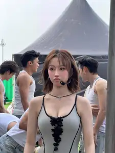 Min Ignites Waterbomb: Ageless Beauty & Captivating Stage Performance - image 8