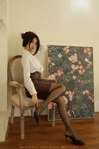 Artistic Elegance: Xiaobao in the IESS Beautiful Artist Photography Collection - image 6