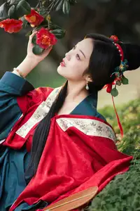 Elegant Qi Ni Si Mao: A Timeless Portrait in Traditional Attire & Camellias - YiTuYu Vol.8689 - image 3