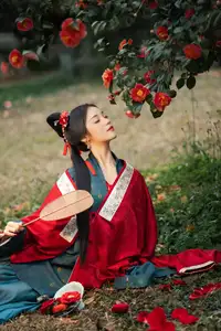 Elegant Qi Ni Si Mao: A Timeless Portrait in Traditional Attire & Camellias - YiTuYu Vol.8689 - image 22
