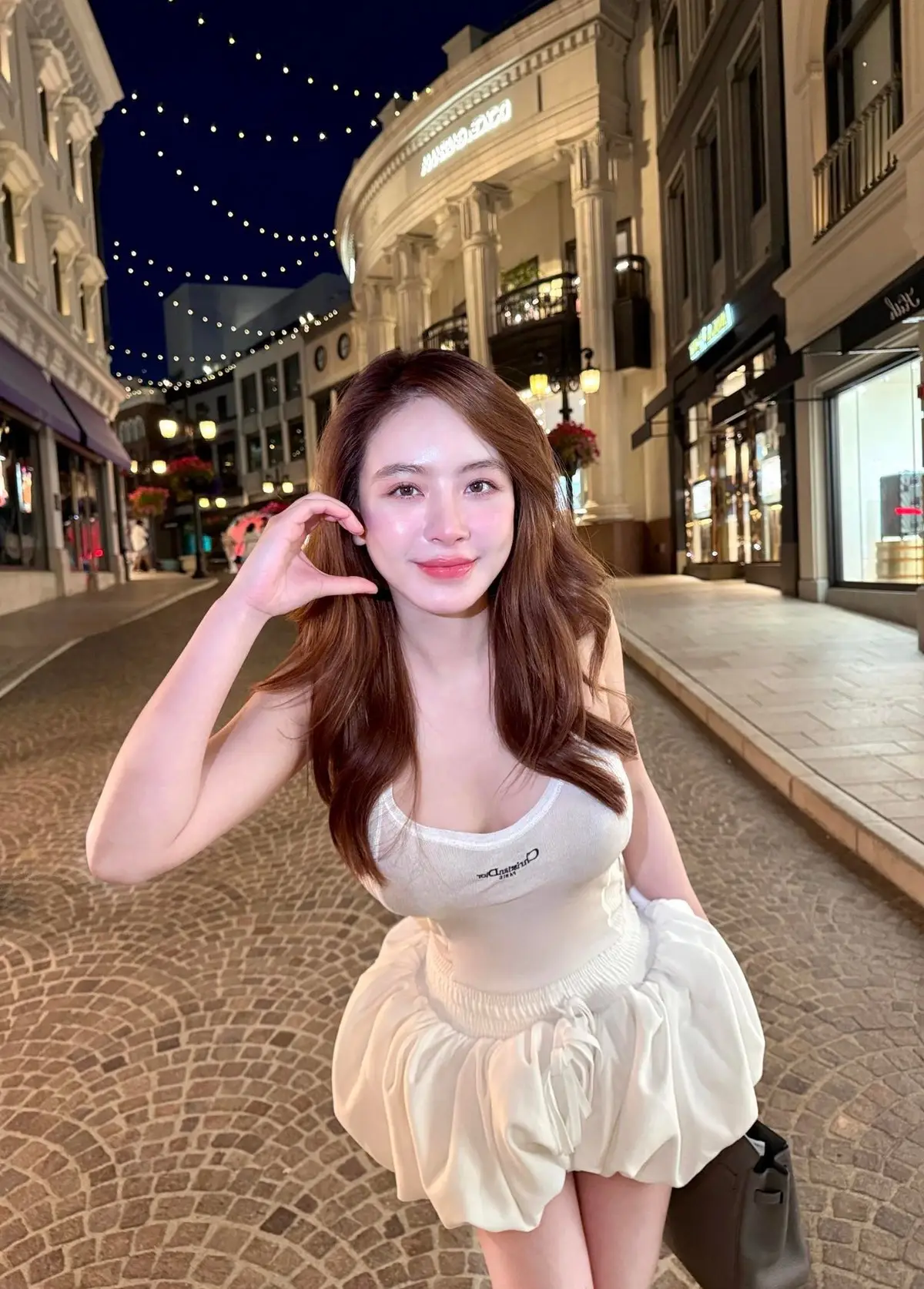 Phương Bora Transforms into an Angel: Stunning Beauty Goes Viral