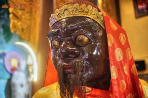 Century-Old Dharmapala Statues: Exploring the Unique Buddhist Heritage and Spiritual Art of Vietnam - image 11