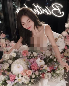 Discover the Stunning Chinese Female DJ Captivating Audiences Worldwide - image 8