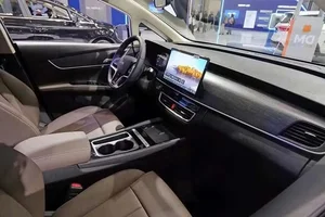 BYD M6 Hybrid: The High-Efficiency MPV Starting from 447 Million VND - image 5