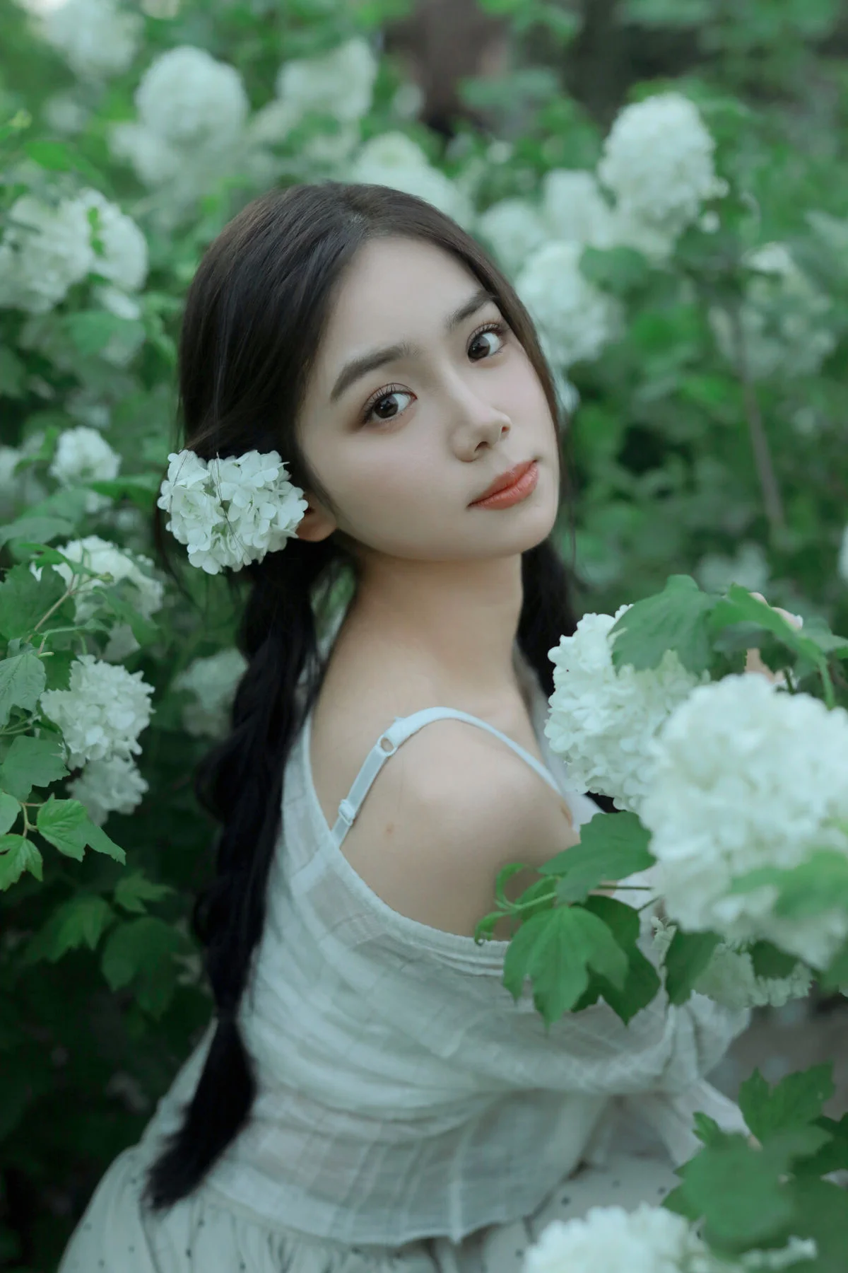 YiTuYu Art Language Vol.6912 Featuring the Elegant Wo Bu Shua Niao Photography Collection