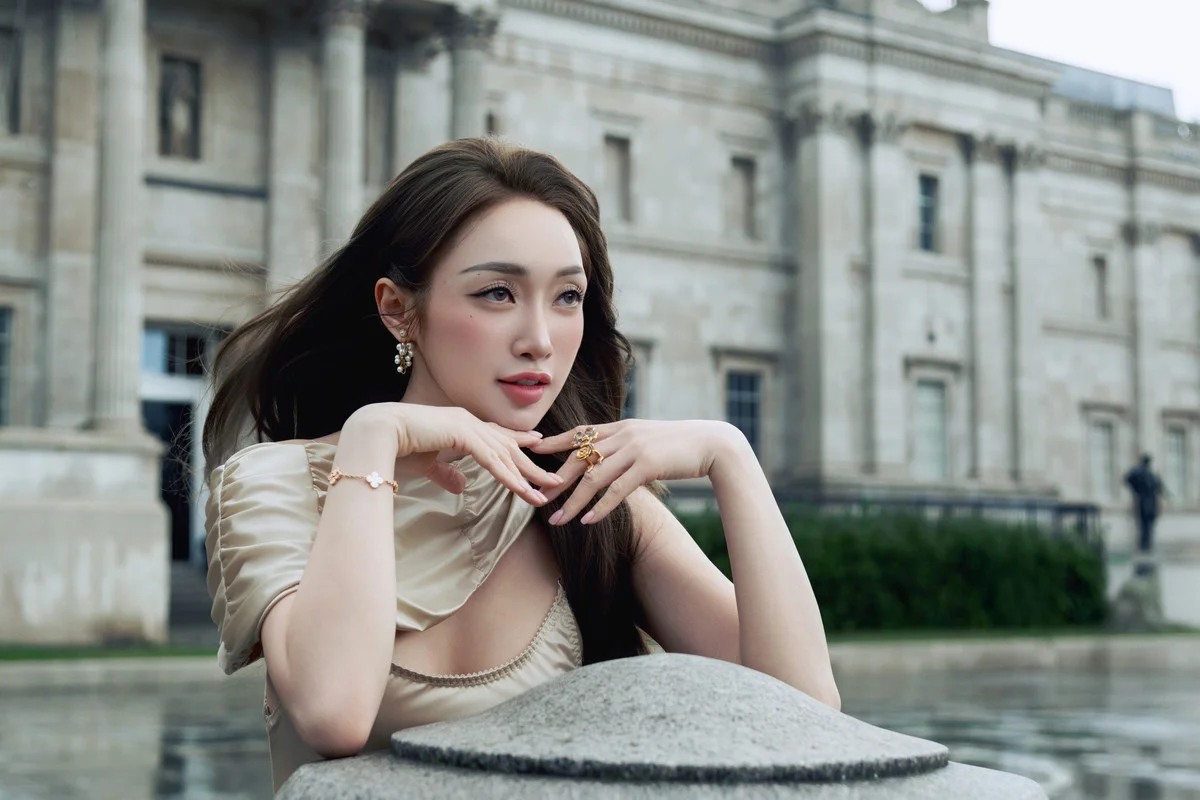 Ly Thuy Chang Stuns in High-Fashion Shoot Showcasing Elegant Style and Fitness