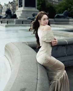 Ly Thuy Chang Stuns in High-Fashion Shoot Showcasing Elegant Style and Fitness - image 4