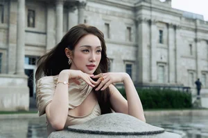 Ly Thuy Chang Stuns in High-Fashion Shoot Showcasing Elegant Style and Fitness - image 2