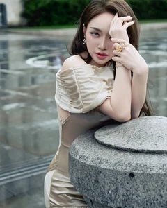 Ly Thuy Chang Stuns in High-Fashion Shoot Showcasing Elegant Style and Fitness - image 3