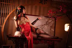 Coser Zyra Aki as Taihou: Alluring Eastern Elegance - A Mesmerizing Cosplay - image 5