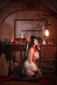 Coser Zyra Aki as Taihou: Alluring Eastern Elegance - A Mesmerizing Cosplay - image 8