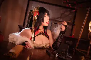 Coser Zyra Aki as Taihou: Alluring Eastern Elegance - A Mesmerizing Cosplay - image 7