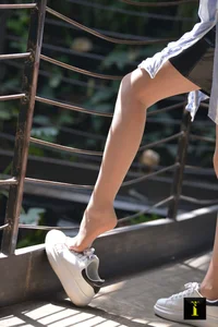 IESS Puhui 153: A Li in the Purest 34-Yard White Sneakers Collection - image 11