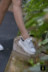 IESS Puhui 153: A Li in the Purest 34-Yard White Sneakers Collection - image 37