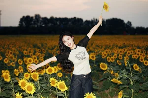 YiTuYu Art Language Vol.10324: A Comprehensive 39P Set Featuring ivvvv - image 17