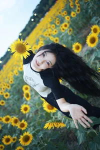 YiTuYu Art Language Vol.10324: A Comprehensive 39P Set Featuring ivvvv - image 2