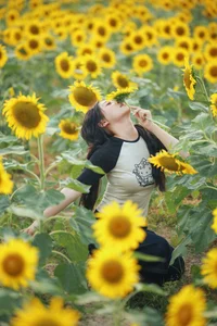 YiTuYu Art Language Vol.10324: A Comprehensive 39P Set Featuring ivvvv - image 32