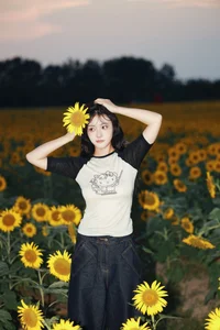 YiTuYu Art Language Vol.10324: A Comprehensive 39P Set Featuring ivvvv - image 27