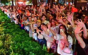 Young Audiences Inspired by the Patriotic Program 'Joyful Country' in Vietnam - image 4