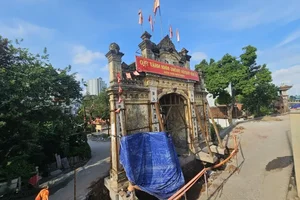 Hanoi Century Old Village Gate Lifted by Hydraulic Jacks - image 0