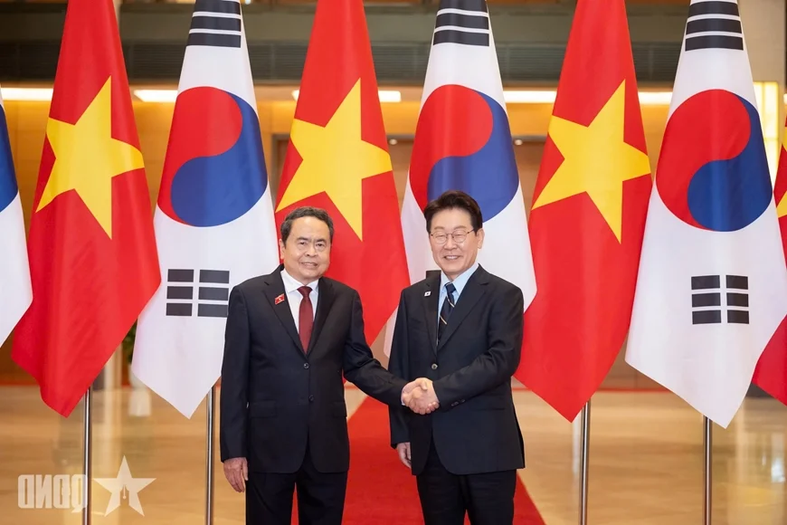 National Assembly Chairman Tran Thanh Man Holds High-Level Talks with South Korean President