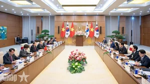 National Assembly Chairman Tran Thanh Man Holds High-Level Talks with South Korean President - image 4